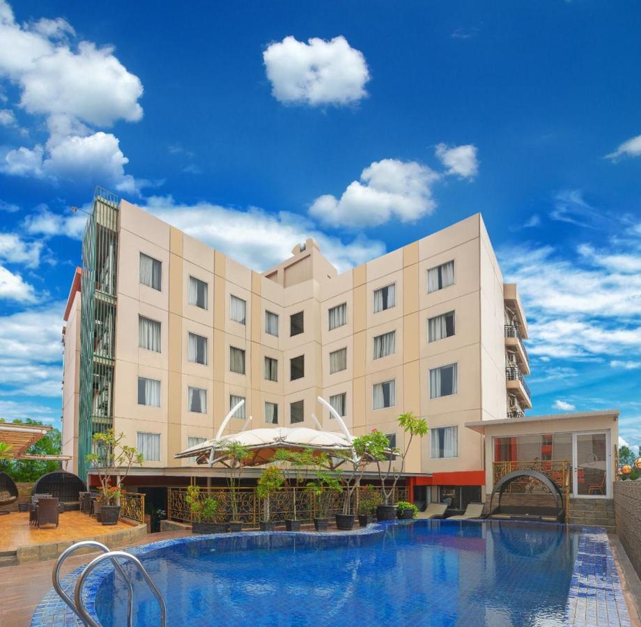 Sapphire Sky Hotel & Conference Serpong Dış mekan fotoğraf