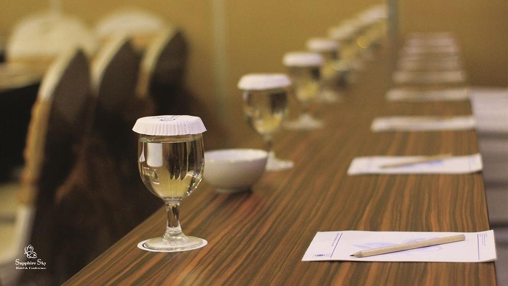 Sapphire Sky Hotel & Conference Serpong Dış mekan fotoğraf