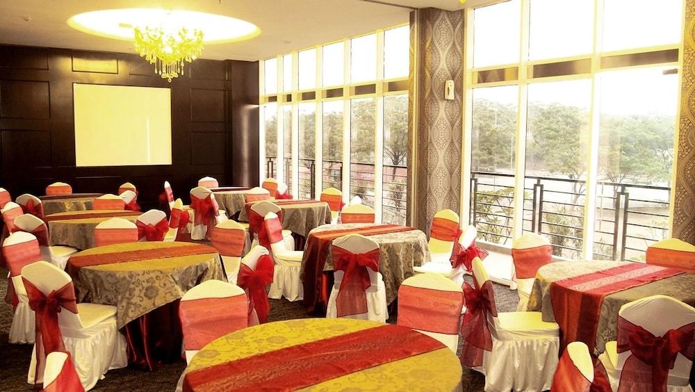 Sapphire Sky Hotel & Conference Serpong Dış mekan fotoğraf