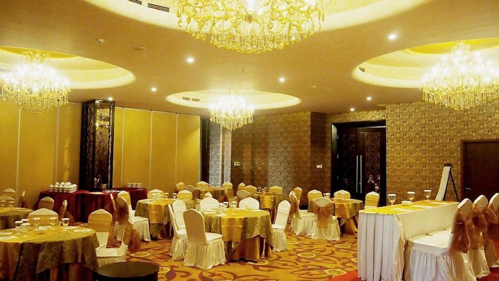 Sapphire Sky Hotel & Conference Serpong Dış mekan fotoğraf