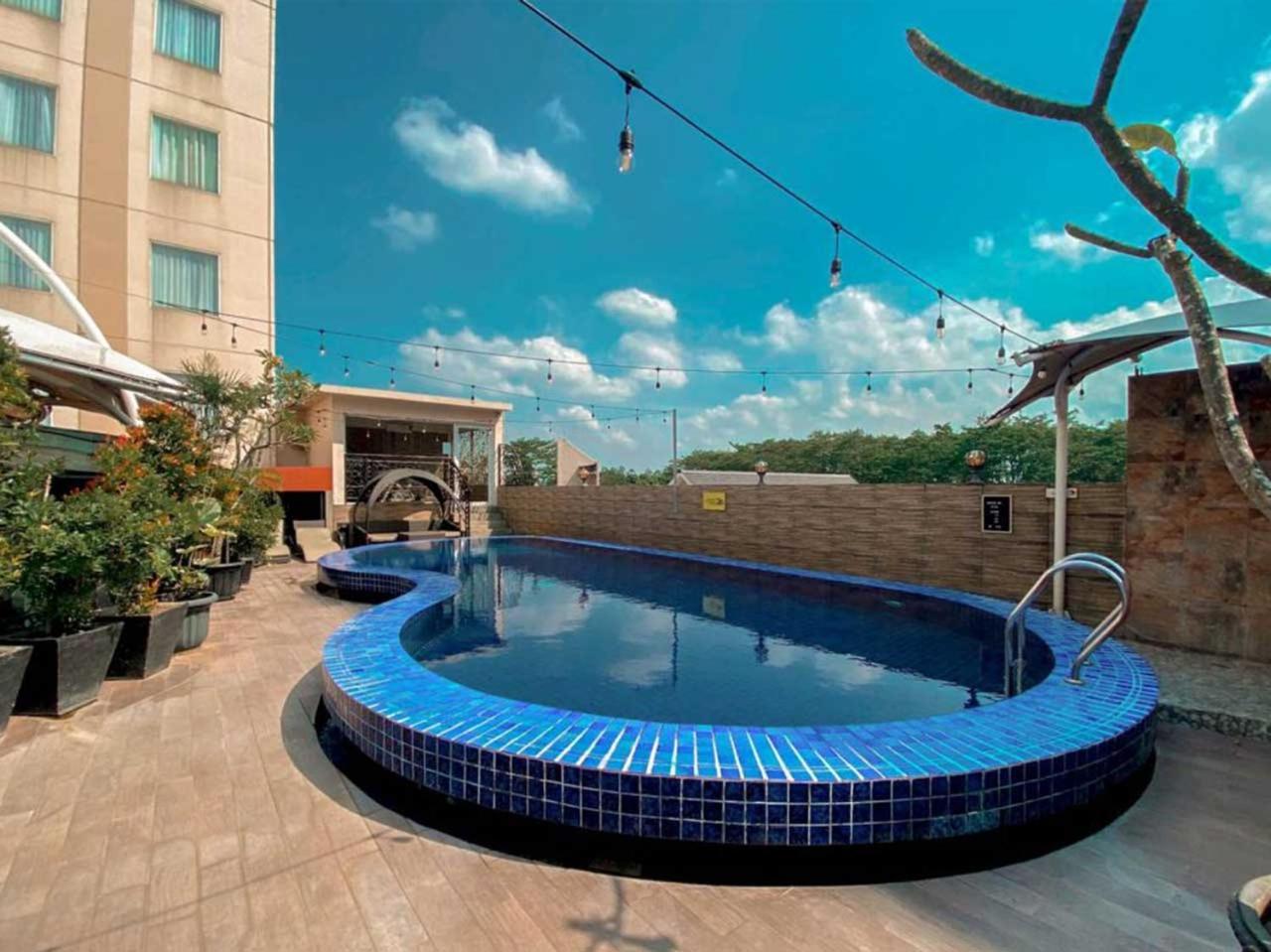 Sapphire Sky Hotel & Conference Serpong Dış mekan fotoğraf