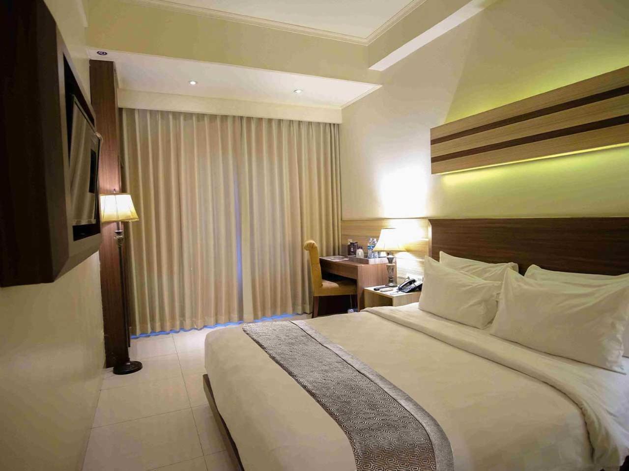 Sapphire Sky Hotel & Conference Serpong Dış mekan fotoğraf