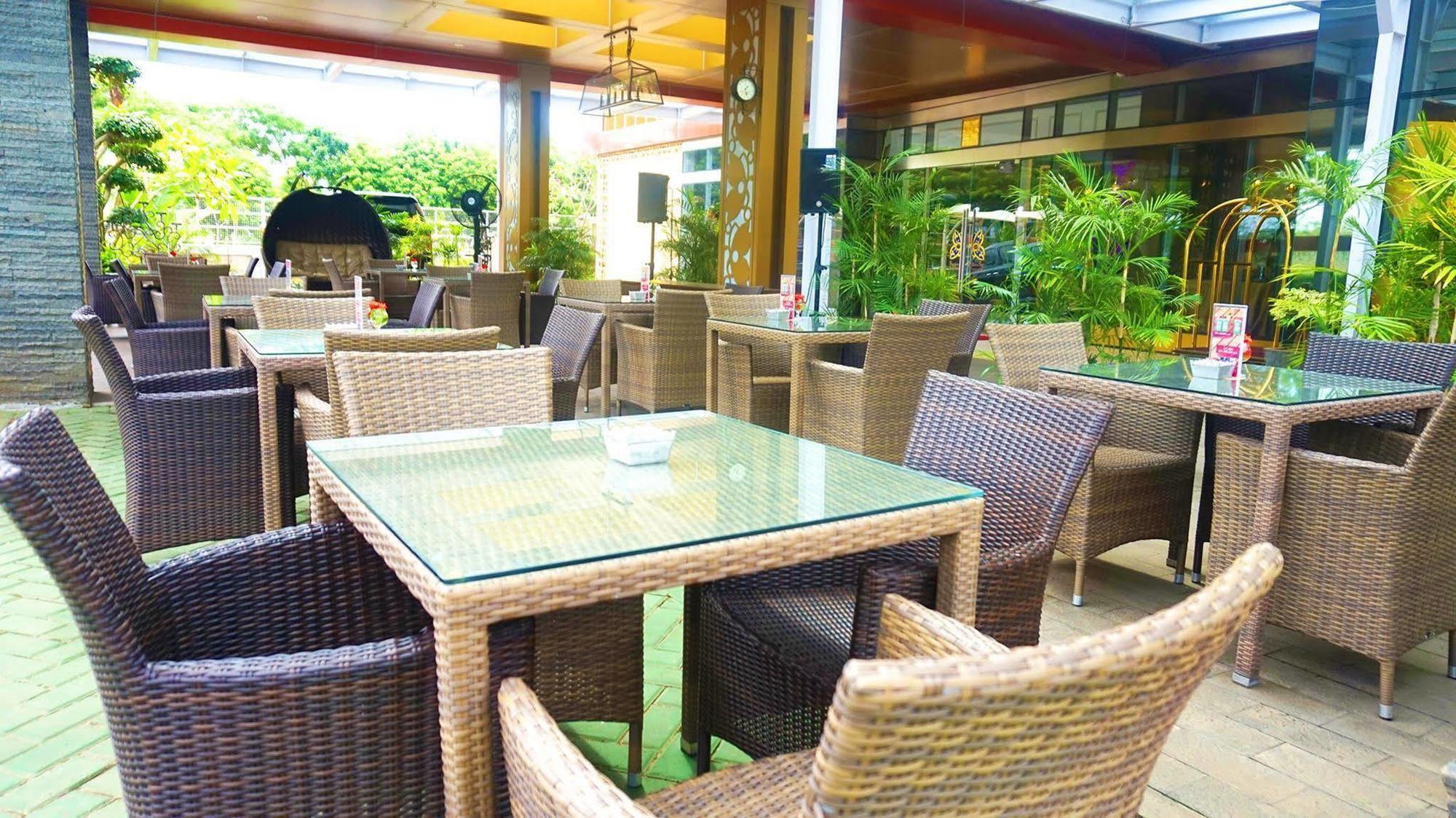 Sapphire Sky Hotel & Conference Serpong Dış mekan fotoğraf
